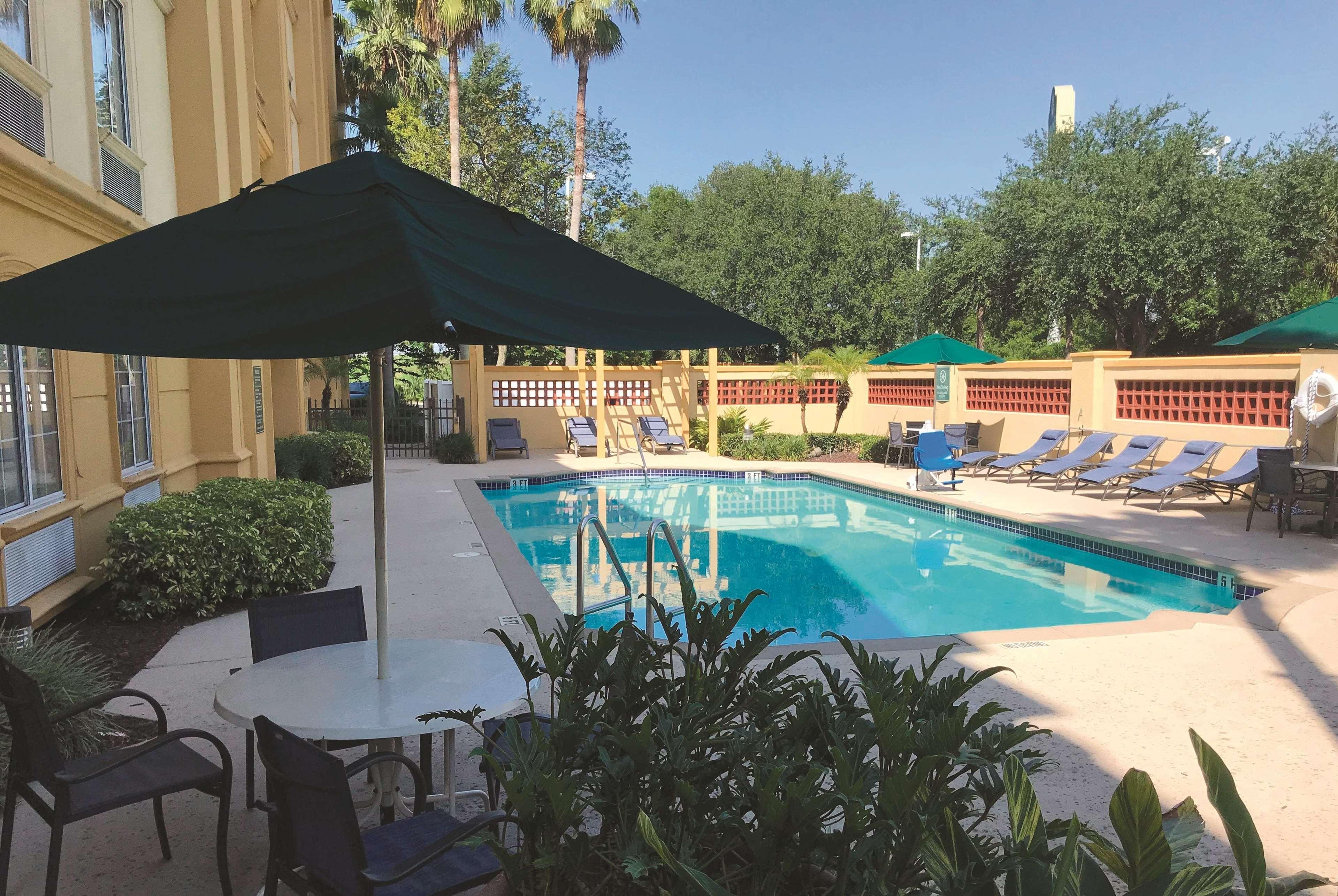 La Quinta By Wyndham Tampa Brandon Regency Park Hotel Exterior foto